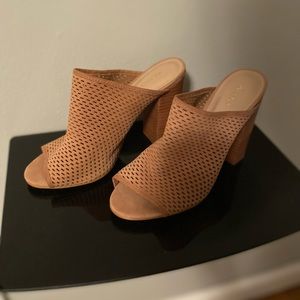 Adorable brand new!! ALDO open back tan heels!